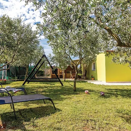 Holiday home Stunning In With Wifi Peroj